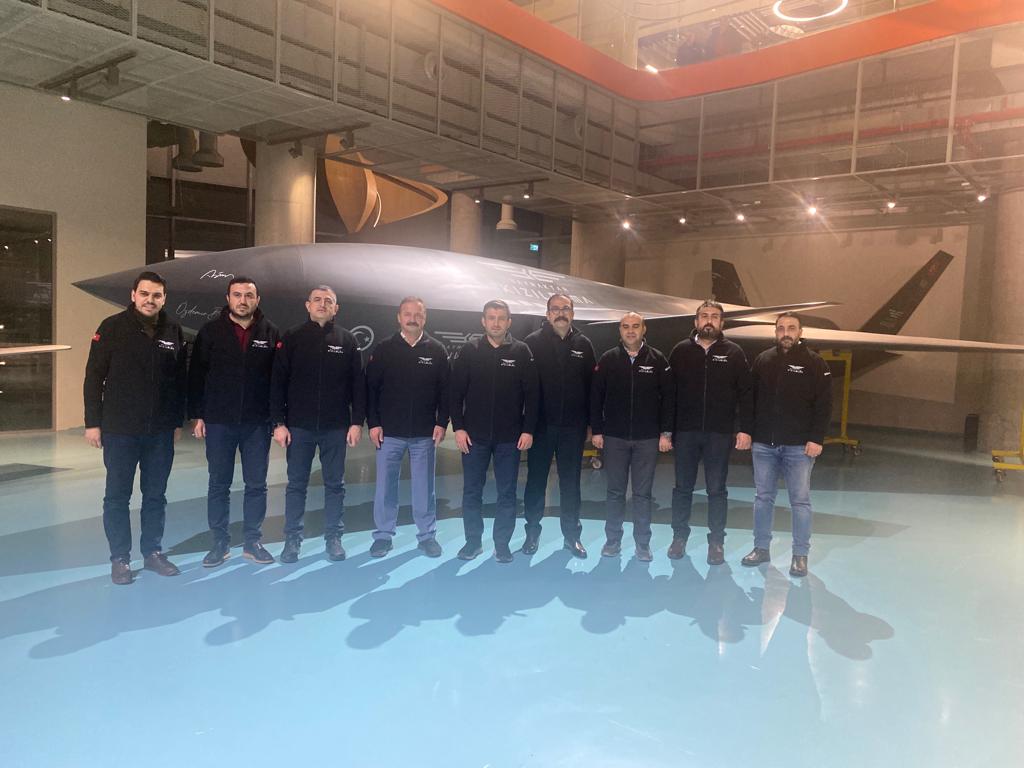 Bu gayretler azizdir!
Türk'ün Gökkubbesi'nden Mavi Vatan'ına; 783.562 km2 vatan toprağından gönül coğrafyamıza; millî savunma sanayimize taş üstüne taş koyan, tek bir çivi dahi çakan kim varsa kalbimiz, desteğimiz ve dualarımız onunladır. Ayaklarına taş değmesin. Var olsunlar...