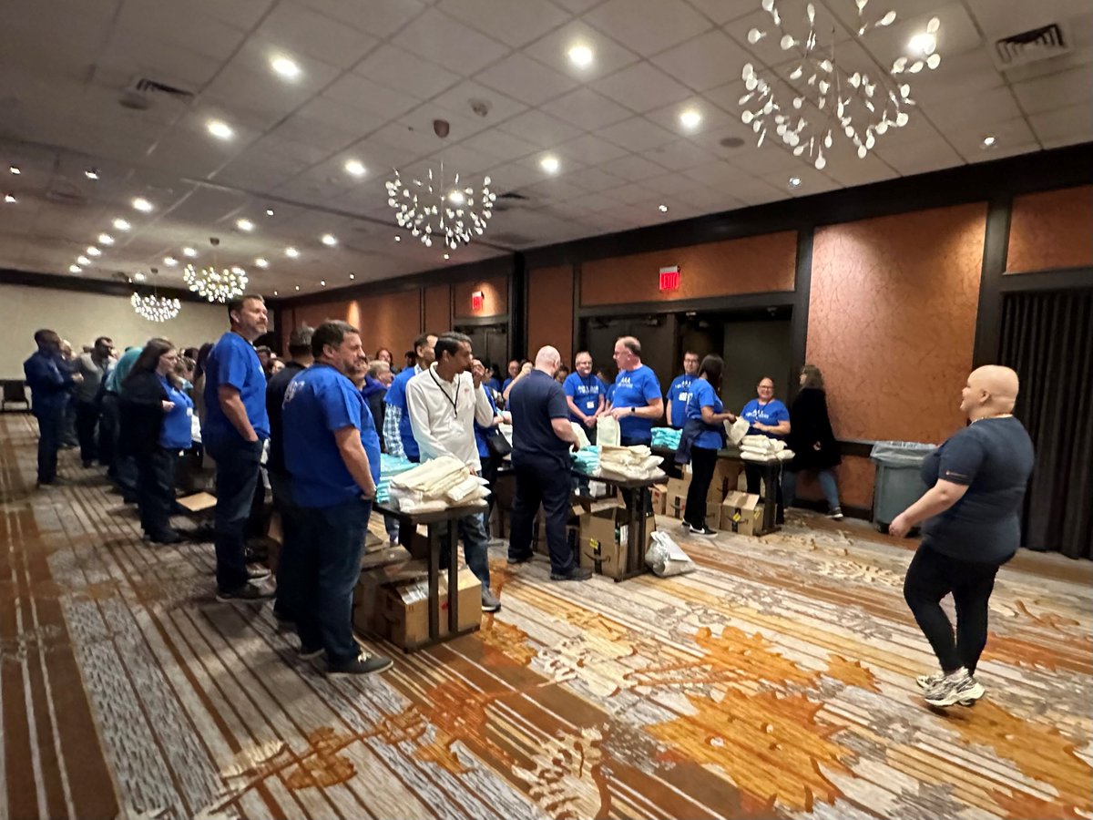 Partnership in action: we joined 80 employees from Auto Club Enterprises’ IT team to pack hygiene kits for the Homeless Outreach Team of @FrontLineCLE. Thanks to all the volunteers who packed 1000 hygiene kits in a record 42 minutes!