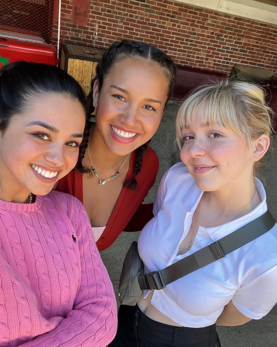sofiawyliebr's tweet photo. Cozi Zuehlsdorff via Instagram! https://t.co/0yFiDC7A4N