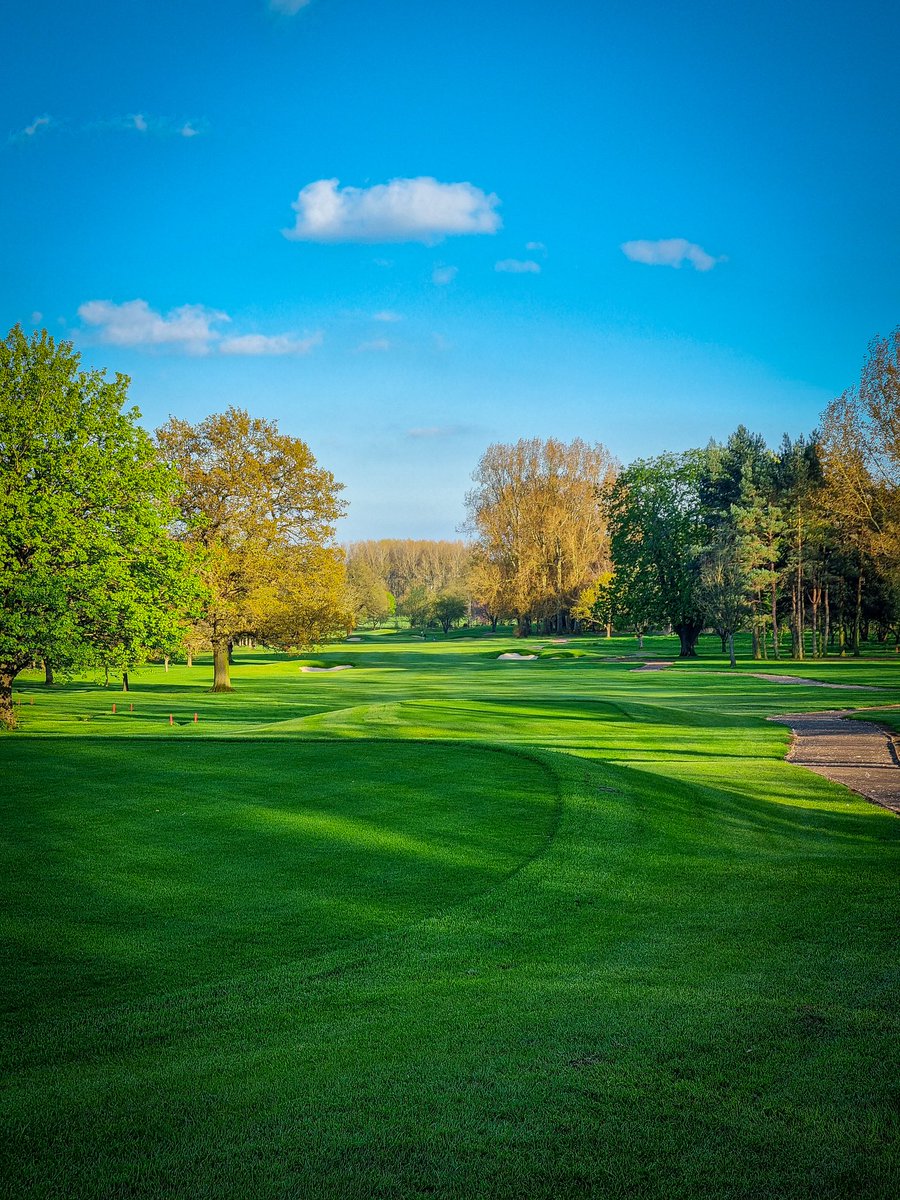IngestreParkGC's tweet photo. Gorgeous evening for golf โ๏ธโณ๏ธ๐
It's twilight golf time ๐
Book your tee time ๐๐๐
https://t.co/rfGoQQk3W7
#twilightgolf #grabagame #teetimebooking #timetoteeitup #tagamate #golfpals #golfgang #teetime #golf #golfers #golfaddict https://t.co/QGvPWJWYML