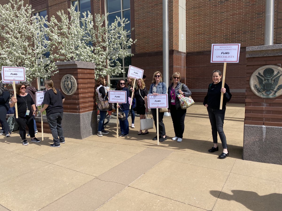 WEAunion's tweet image. WHS Educators walking out today. #Whatwillittake #FairFive