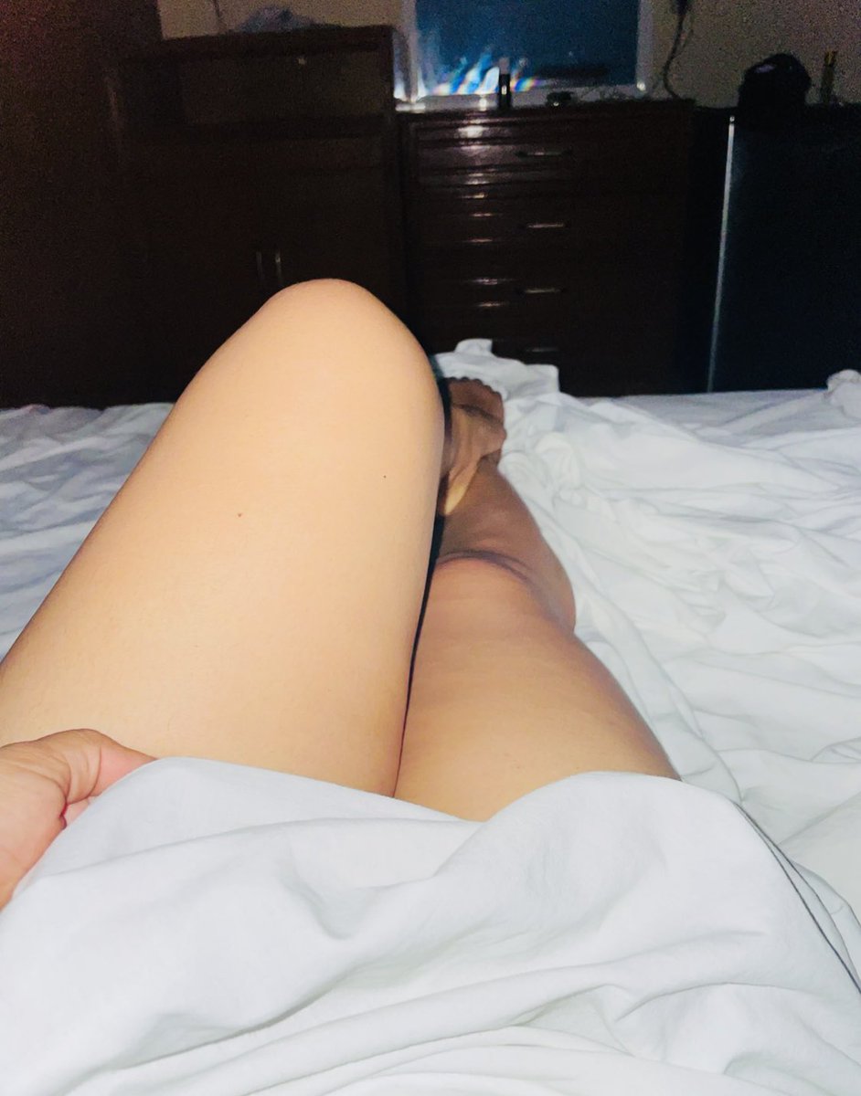 b6669I's tweet photo. @OnlyFans Sígueme si quieres ver cómo me toco mi amor 😈🔥 https://t.co/fdtfX1fNUl https://t.co/bNBvO4jbGR