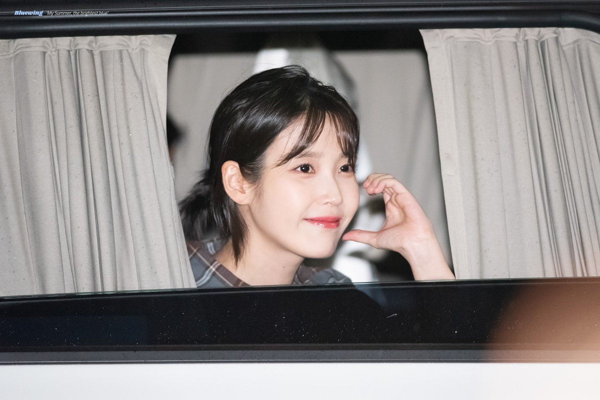 iu_bluewing's tweet photo. 230428 백상예술대상 퇴근길 📷

볼하트 💕🫶🏻

#아이유 #이지은 #IU https://t.co/PAS3ZHytkM