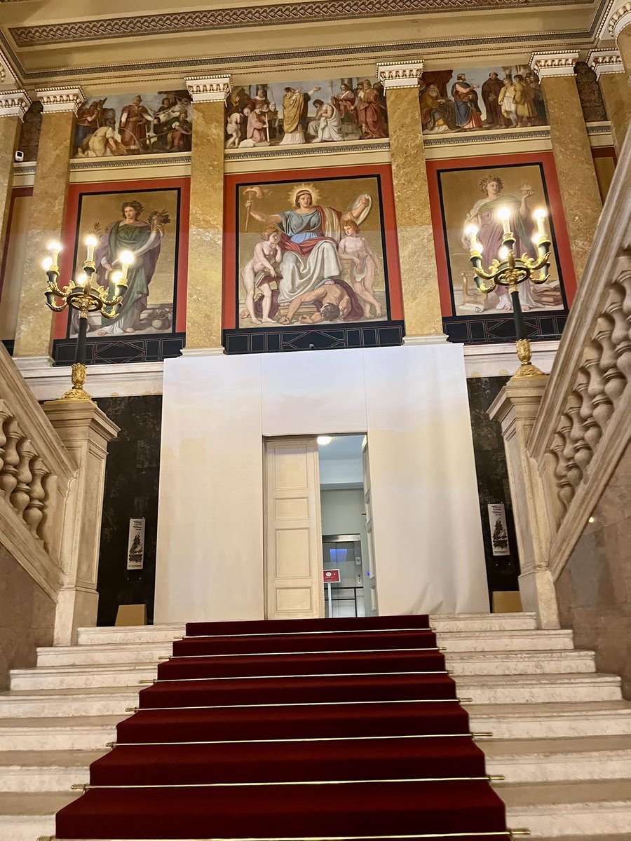 SabinaCvecek's tweet photo. It was a great pleasure to follow the international conference on “Leadership and Inequality in prehistoric Southeast Europe” at the @Hum_Nat_Museum in Budapest with @RealMGavranovic. #archaeology #FirstKings https://t.co/6m2iOnBX0M