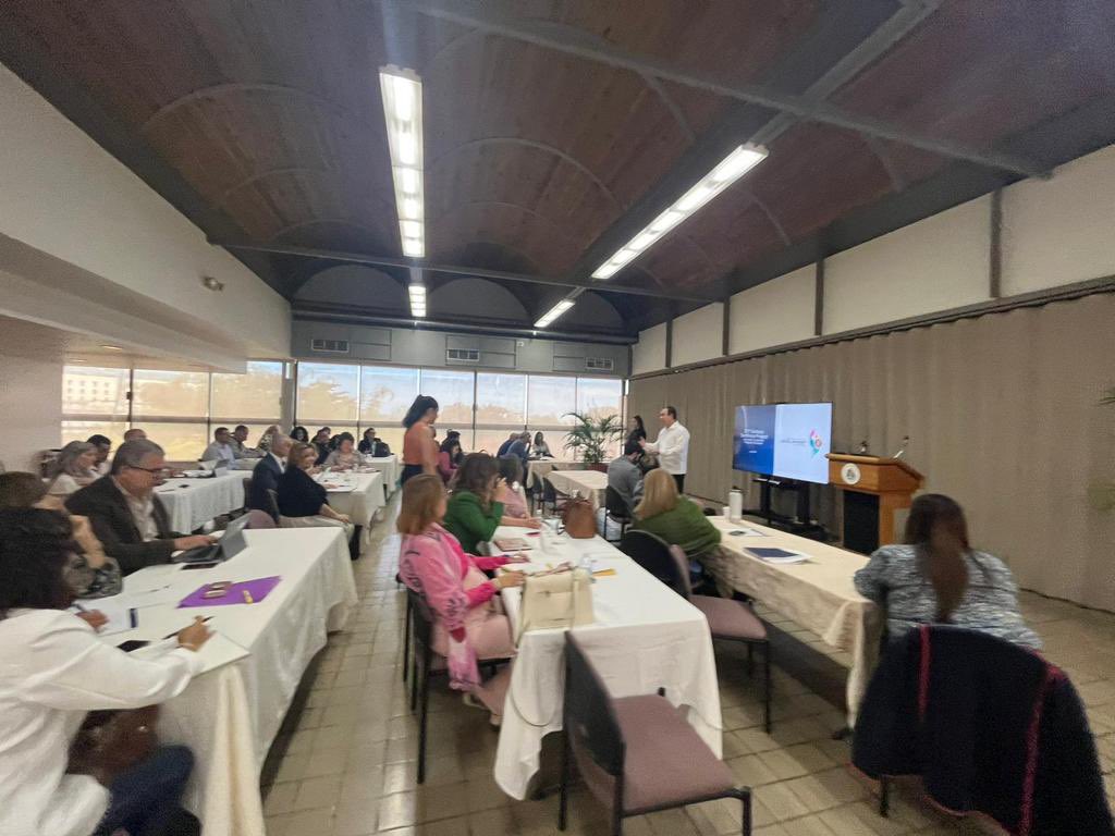 UPR_Oficial's tweet photo. El subsecretario del @DDECPR Humberto Mercader junto a pesonal de la agencia ofrecieron orientación a los Rectores(as) y directores(as) de nuestras #DECEP, sobre la novedosa iniciativa 21st Century Techforce Puerto Rico. El presidente de la #UPR, @luisferrao agredeció al equipo. https://t.co/srW02t7dpH