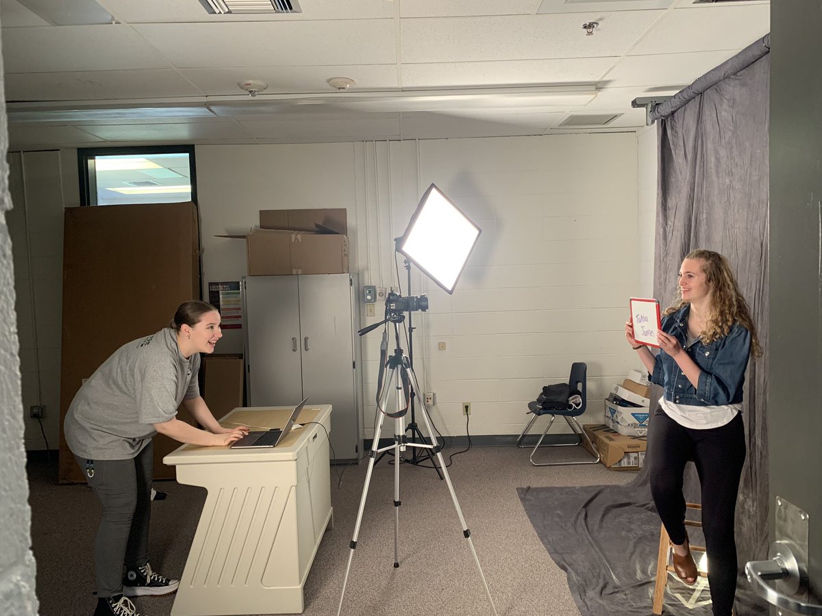 RebeccaWBLC's tweet photo. Looking for a FREE Professional Portrait taken by our incredible Interactive Media Students? Stop by @CETC_SVVS to get yours today! We will be here until 4:00pm! https://t.co/DeShPPvol0