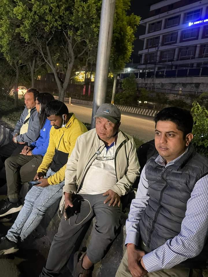 Prakash84213563's tweet image. अनुसन्धान, नबप्रबर्तन र आविष्कारमा जोडिएका यो मुलुकका राष्ट्रिय गहना महाविर पुन लाइ आविष्कार केन्द्रमा खुशीका साथ काम गर्ने वातावरण बनाउन उहाको अगुवाईमा सुरु भएको आन्दोलनमा अनेरास्ववियु को एक्यवद्धता छ । 
अनेरास्ववियु केन्द्रिय अध्यक्ष @badalsamik