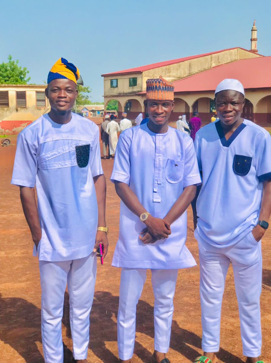 AJiraso's tweet photo. The blessings every couple asks God for; three gentle giants. We're not only three but fourteen giants. Ten males and four females. I can imagine your felicitations and secret prayers;- "I wish this happens to me too". https://t.co/eLNymqAabh
