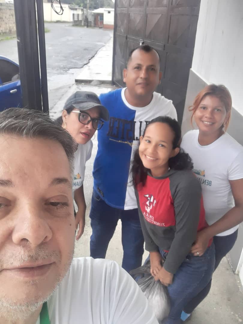 portconbenjamin's tweet photo. Hoy la actividad es en Guanare ya la juvenil junto con los coordinadores regionales están allá para la jornada de recolección de firmas para nuestro candidato Benjamín Rausseo no te quedes sin firmar #ConRausseoMeResteo
@ErGuacharo https://t.co/Cgq7BKNgHn