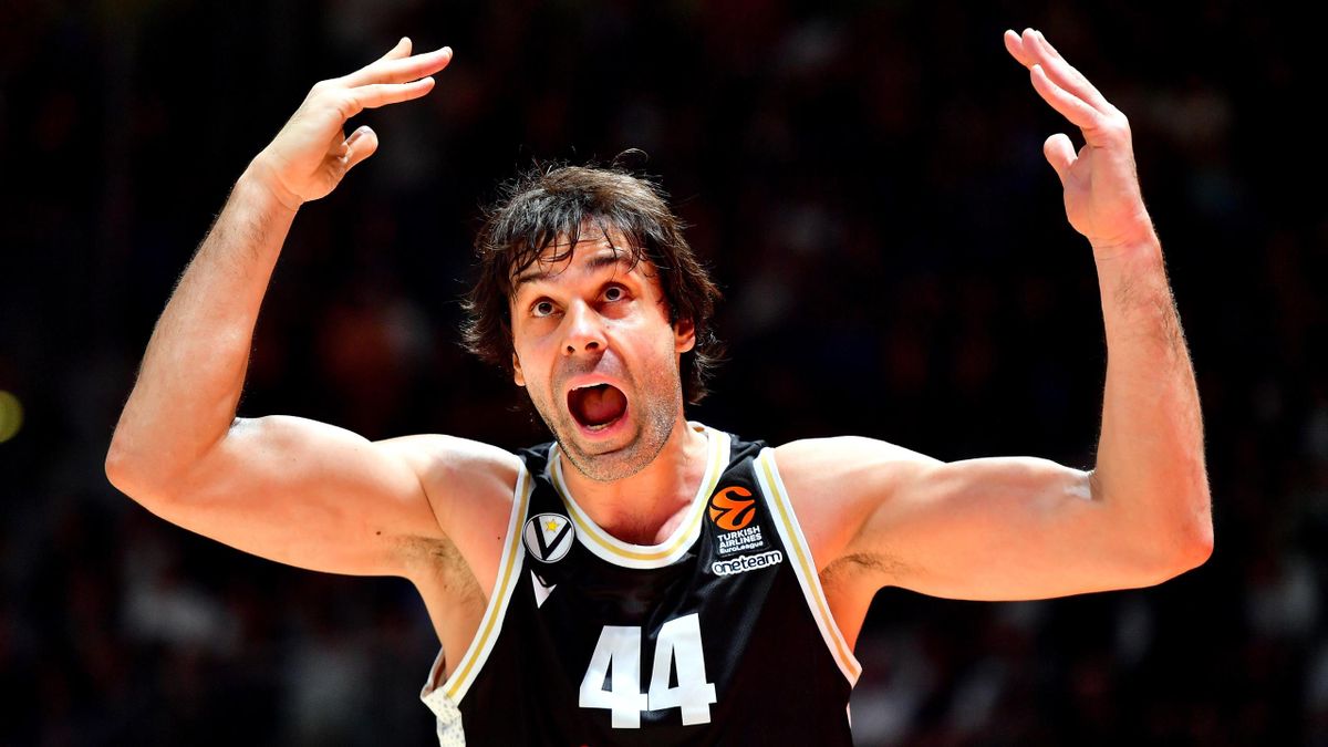 cesaremilanti's tweet image. Just a reminder: Milos Teodosic got suspended for two games back in November after insulting a referee in the game between Virtus Bologna and Anadolu Efes. Three games less than Guerschon Yabusele.