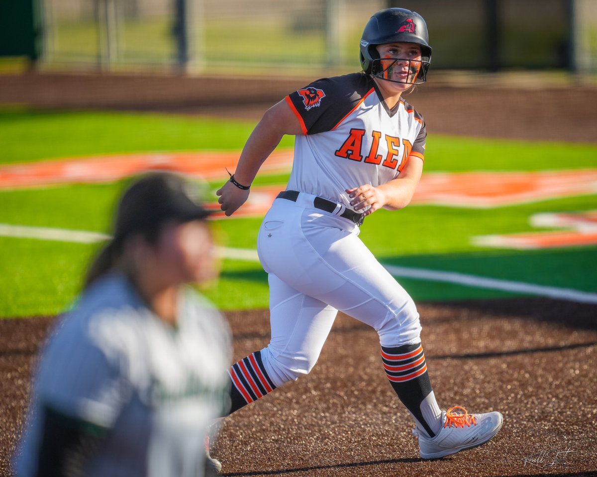 khill_shot's tweet photo. Captured a few frames of the @LadycatSoftbal1 win over Trimble Tech.  Free downloads at 

https://t.co/g0Tt6RyhMP

@AledoAthletics 
@AledoISD https://t.co/7AJ9s4i3oz