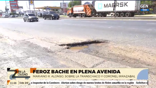 #Móvil970 <a href="/CorvalanJoel/">Joel Corvalán</a> | Feroz bache sobre la Transchaco y Coronel Irrazabal, en Mariano Roque Alonso.

👥#2EnLaCiudad
📺 <a href="/SomosGENAhora/">SomosGENAhora</a> 
📻 #Universo970AM