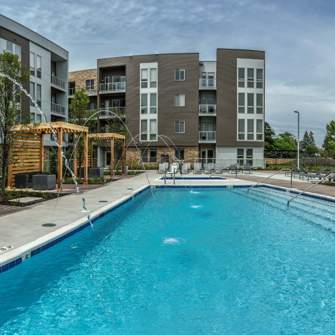 woodviewapt's tweet image. POV: the weather's warming back up and you're soaking up the sun by our luxurious Woodview Deerfield pool. ☀️💦

#woodviewdeerfield #lpcyoubelonghere #lpcmidwest #lincolnpropco #lpchometogether #apartment #apartments #apartmentliving #lovewhereyoulive