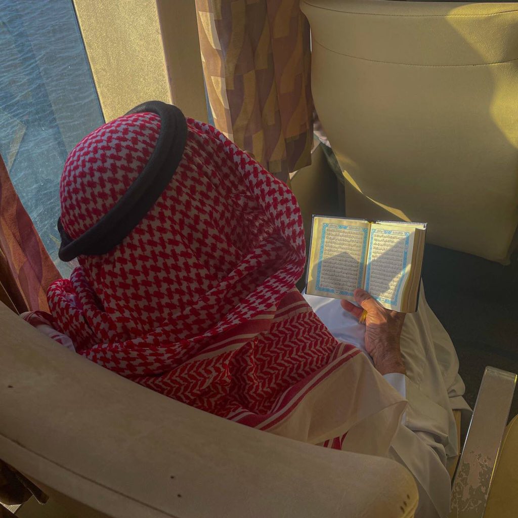 Blagha4's tweet photo. "أغرق فُؤادكَ بالآياتِ إنَّ بِها
طِبُّ لكُلِّ فؤادٍ صَار يحَتضرُ" https://t.co/0RM3KOlfbp