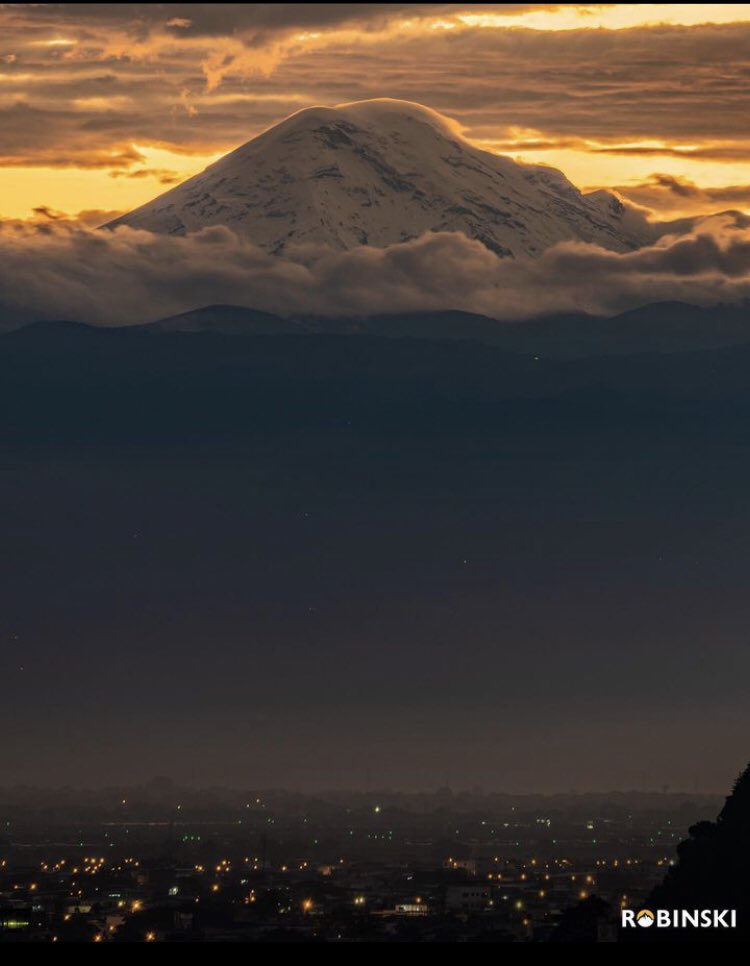 marita_loz's tweet photo. El majestuoso #Chimborazo visto desde el manso Guayas #Guayaquil … 📷 #robinski @Robinski__ https://t.co/H95KC2aLT2