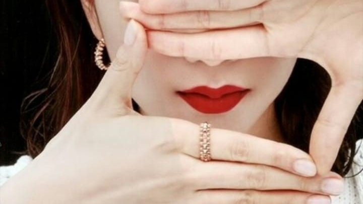 chaesoo_au's tweet photo. Chaesoo au! Distance 🌹💝
Onde Jisoo, uma famosa CEO, após de voltar da Austrália para expandir seus negócios e fugir de problemas, se apaixona pela filha da sua melhor amiga, Dara, e tenta ao máximo sufocar essa paixão impossível. https://t.co/E8wzJDhgIQ