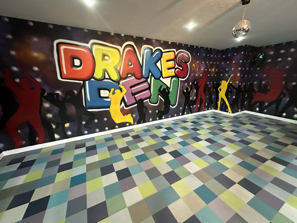 tatsumakibones's tweet photo. Drakes Den💚
🍰🍹😋
wow!!!😳😳😳
@IanColes11 🥰💚 https://t.co/BEuAgzYAjJ
