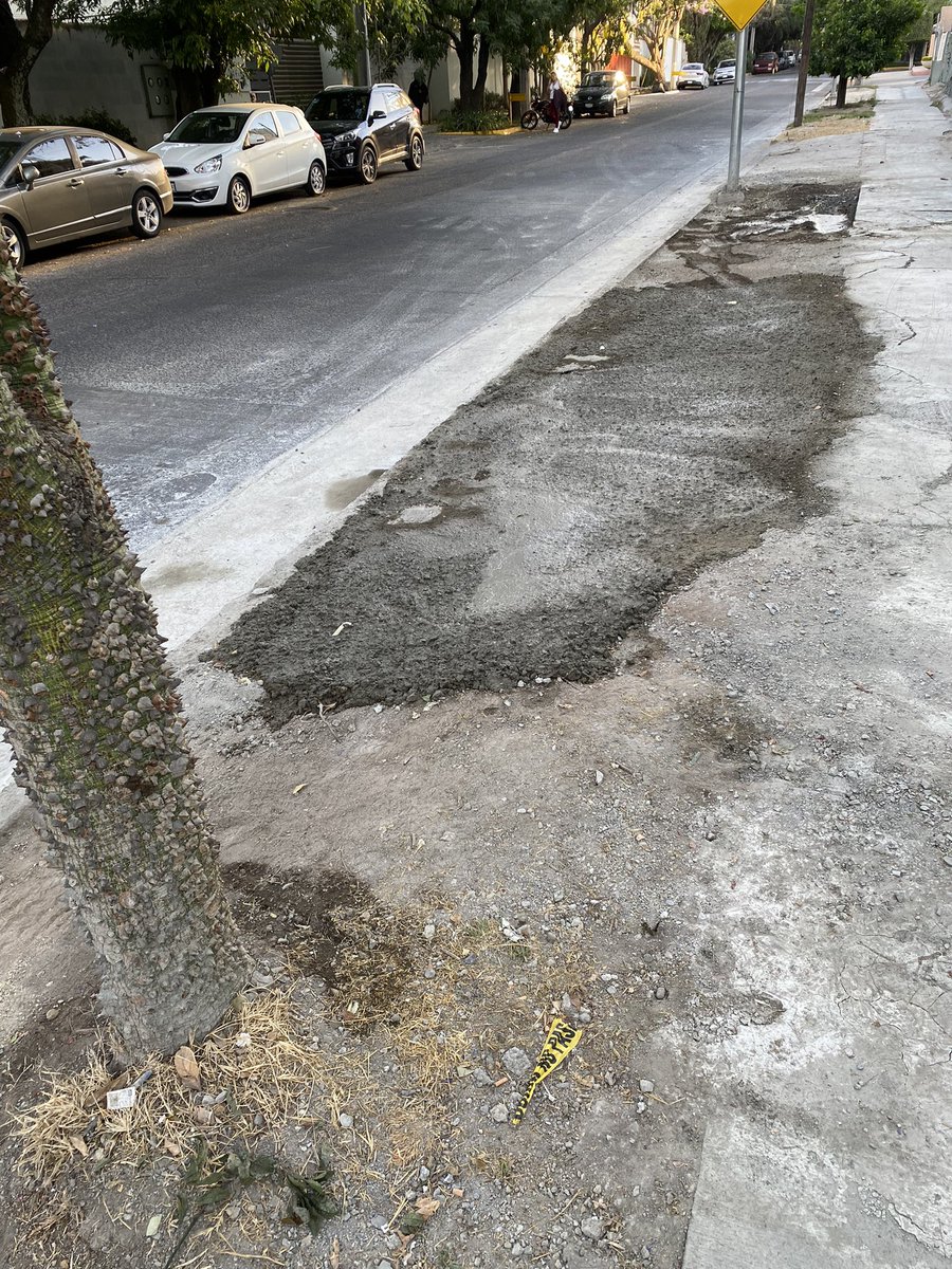 diegogum's tweet photo. Es mejor romper la ley y pagar la multa después! El concreto desechado toca recibirlo en nuestras alcantarillas y nuestras jardineras. RIDICULO.
@GDL_te_reprueba @GuadalajaraGob @ZapopanGob @PabloLemusN @Countryclubgdl @PoderAG_Jal @viveprovi @xaviersurvival @SOS_Mural https://t.co/ocNRwYhAjS