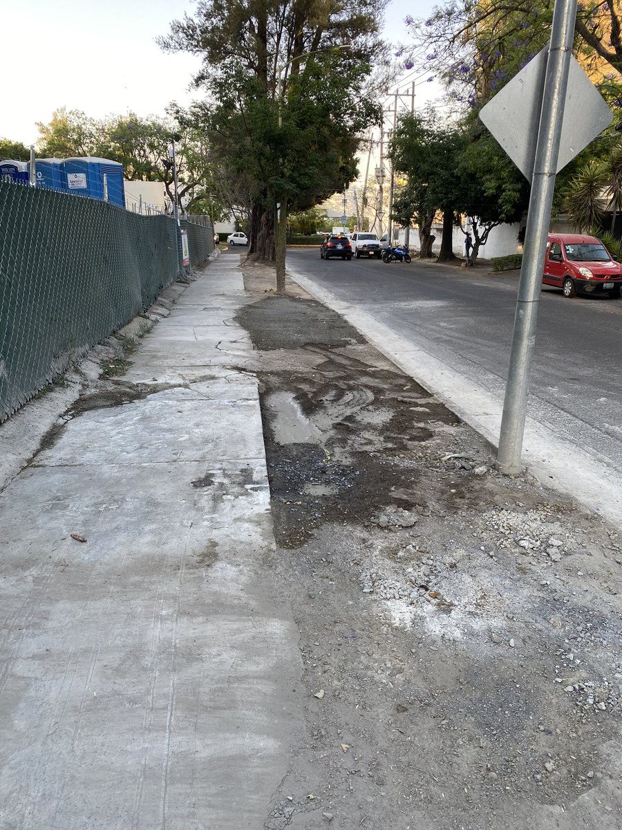 diegogum's tweet photo. Es mejor romper la ley y pagar la multa después! El concreto desechado toca recibirlo en nuestras alcantarillas y nuestras jardineras. RIDICULO.
@GDL_te_reprueba @GuadalajaraGob @ZapopanGob @PabloLemusN @Countryclubgdl @PoderAG_Jal @viveprovi @xaviersurvival @SOS_Mural https://t.co/ocNRwYhAjS