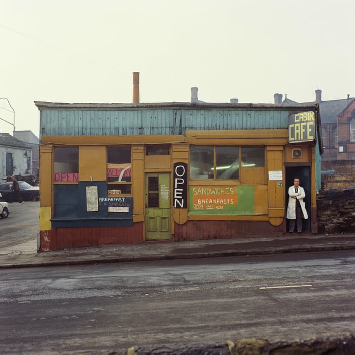 Bertrom's tweet photo. I haven’t posted any of 
Peter Mitchell’s brilliant images for a while, so here we go!
Peter worked as a lorry driver in Leeds in the 1970s, photographing the city during his rounds. 
Beautiful and evocative work that is a moving reminder of community. https://t.co/ie7B7jxZQJ