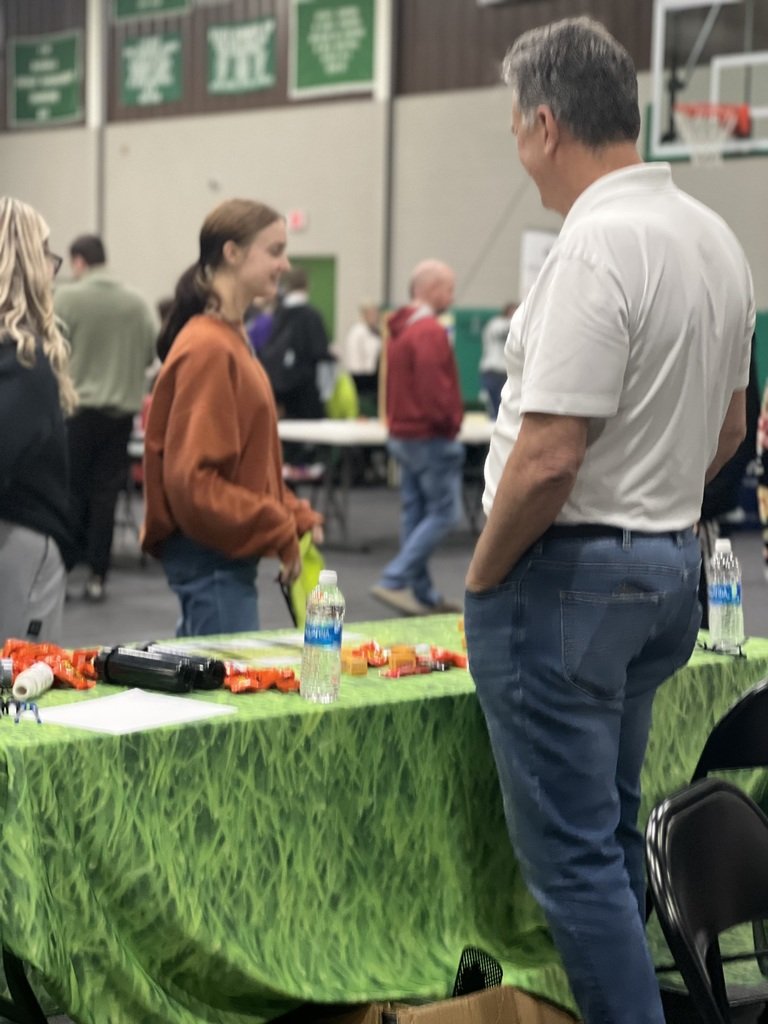 GR8Day2BaPirate's tweet image. Middle and high school pirates attending Career Day! Over thirty careers are represented on site to give career exposure to every student. #Gr8Day2BaPirate #ReadyForSuccess