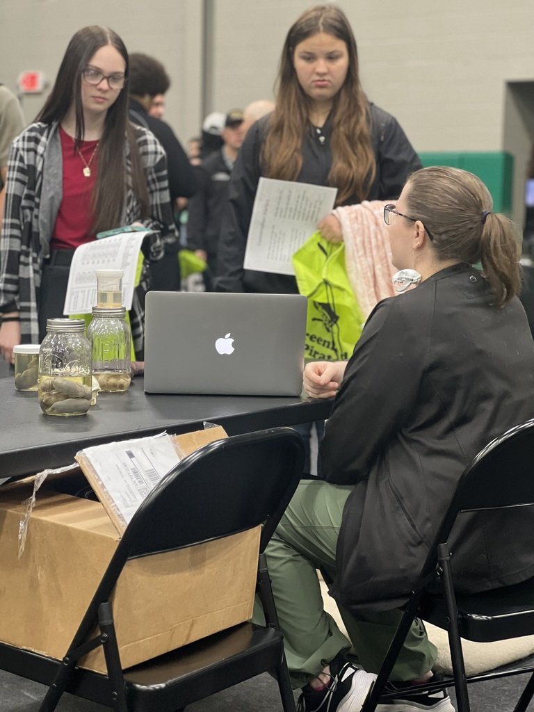 GR8Day2BaPirate's tweet image. Middle and high school pirates attending Career Day! Over thirty careers are represented on site to give career exposure to every student. #Gr8Day2BaPirate #ReadyForSuccess