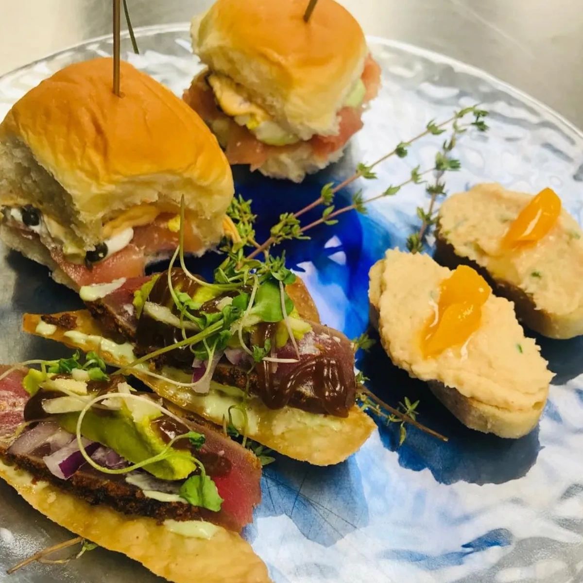 StAnnWineBar's tweet photo. Admit it: you don’t want to cook tonight anyway. Let us help you out! With a menu as delicious as ours, we know you can't wait to try something new. 😉 https://t.co/AGInI5maOc