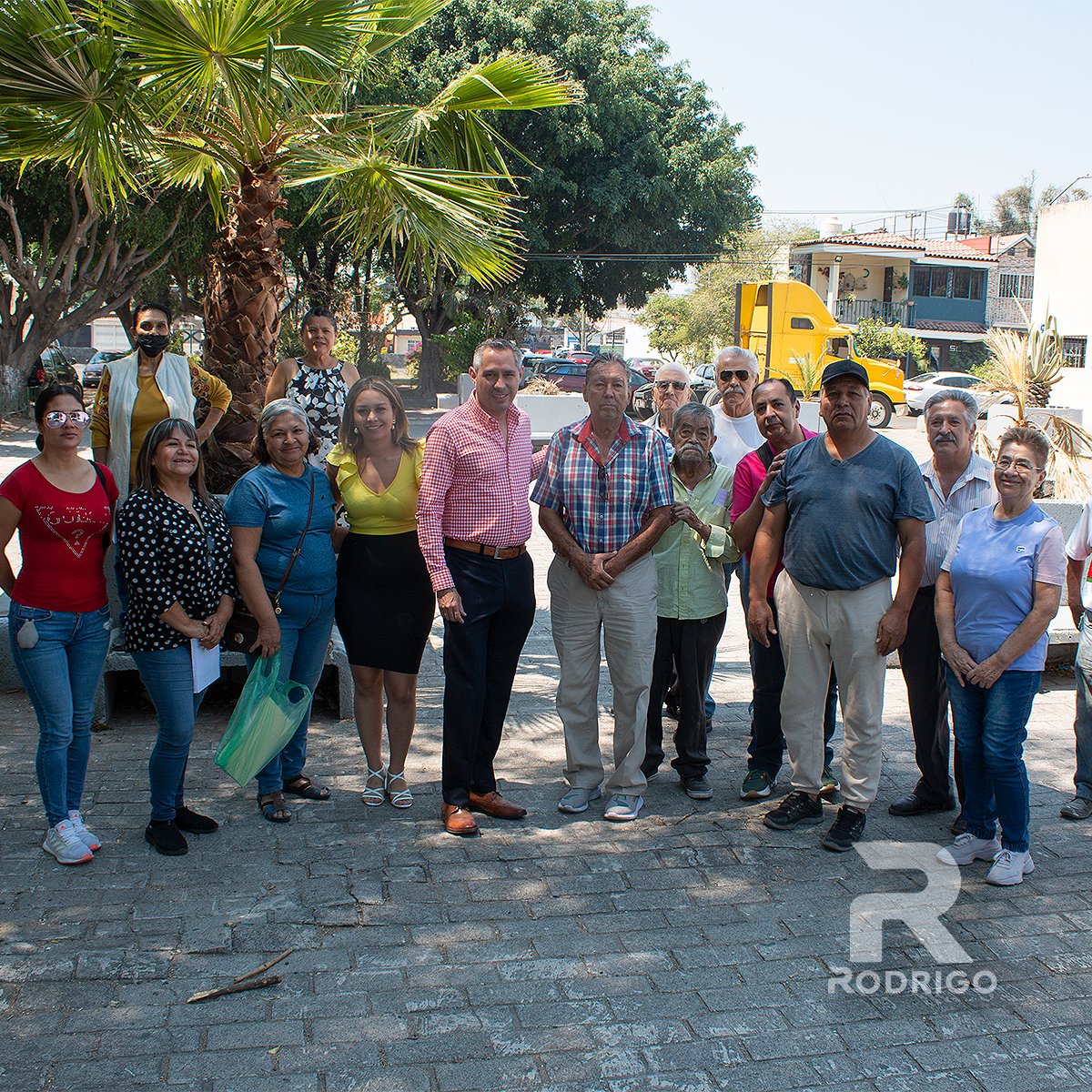 Atender las necesidades de la comunidad es parte de mi labor como ciudadano, por eso acudimos a escuchar las inquietudes de las y los vecinos de la colonia El Colli. Desde mi labor como responsable en temas legales y de regularización en el municipio de Zapopan vamos a  ayudarles