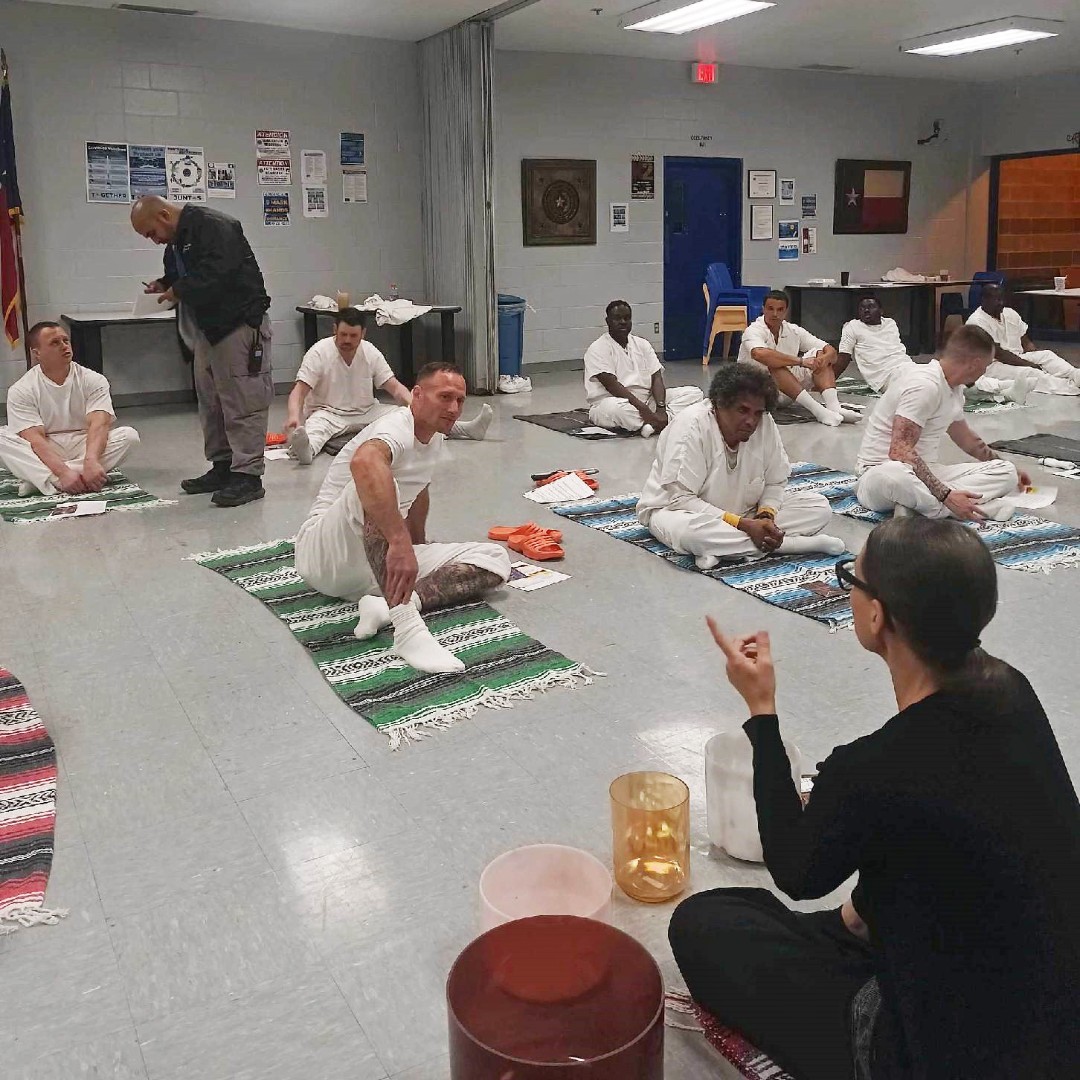 MTC_Trains's tweet photo. At the Kyle Correctional Facility in #KyleTX, a new 14-week program has been launched to promote #positivementalhealth. π§ββοΈ #MindfulMeditation promotes #positivethinking through #meditation and other evidence-based #mentalhealth tools. #mtcchangeslives #healthymindsets π https://t.co/kuqjFCFndH