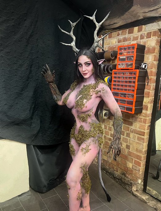 More Skogsr&aring;!   Sorry for all this spam, I just haven&rsquo;t down a body paint in a while and I love the @bramble_game<a href="/tag/pokemonday"class="tags"><span>#pokemonday</span></a>