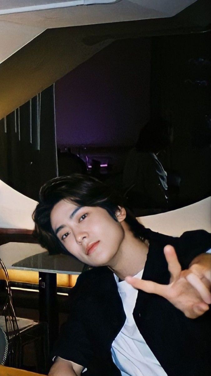 violetsnrs's tweet photo. Aku pernah lihat editan 2 foto ini, tapi lupa save. Yang punya/save bisa tolong bagi aku ga? Makasih 🥹🙏🏻 https://t.co/lbMmT6Q3vh