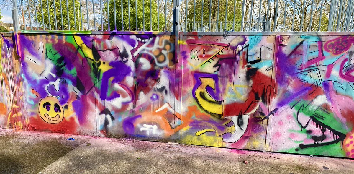 🛹A10 Edmonton Skatepark 

Well done Enfield Chace &amp; Enfield Grammer School - amazing artwork.🎨 

Last year flagged with Council  skatepark was grey / needed brightening up! Council then secured artist to work with skatepark users on designs and then Schools today.

Amazing!