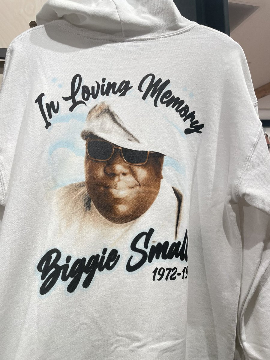 mixtamal's tweet photo. Hey @CottonOn , as someone with a bigger body type, I was disappointed to see your @biggiesmalls hoodie without sizes that would fit him or people like me. This exclusion perpetuates #fatphobia and sends a harmful message to all fat bois. Fix it, thanks ✌🏾 https://t.co/1TJ07vxFfK