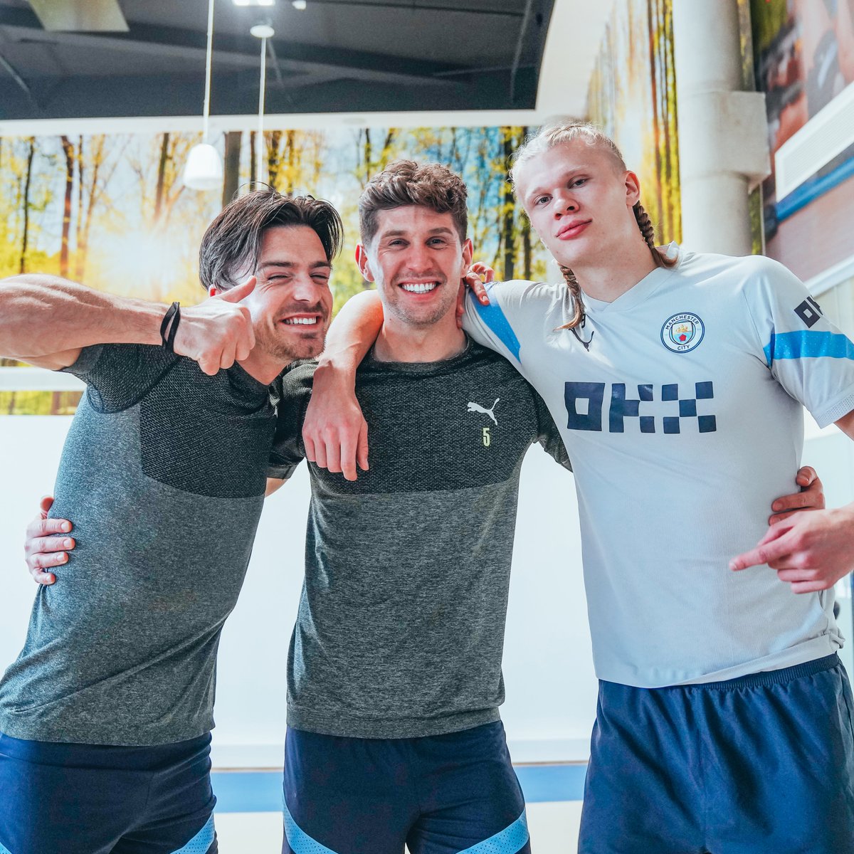 ManCity's tweet photo. Album dropping soon 🎤 https://t.co/cXFUaWUpRQ
