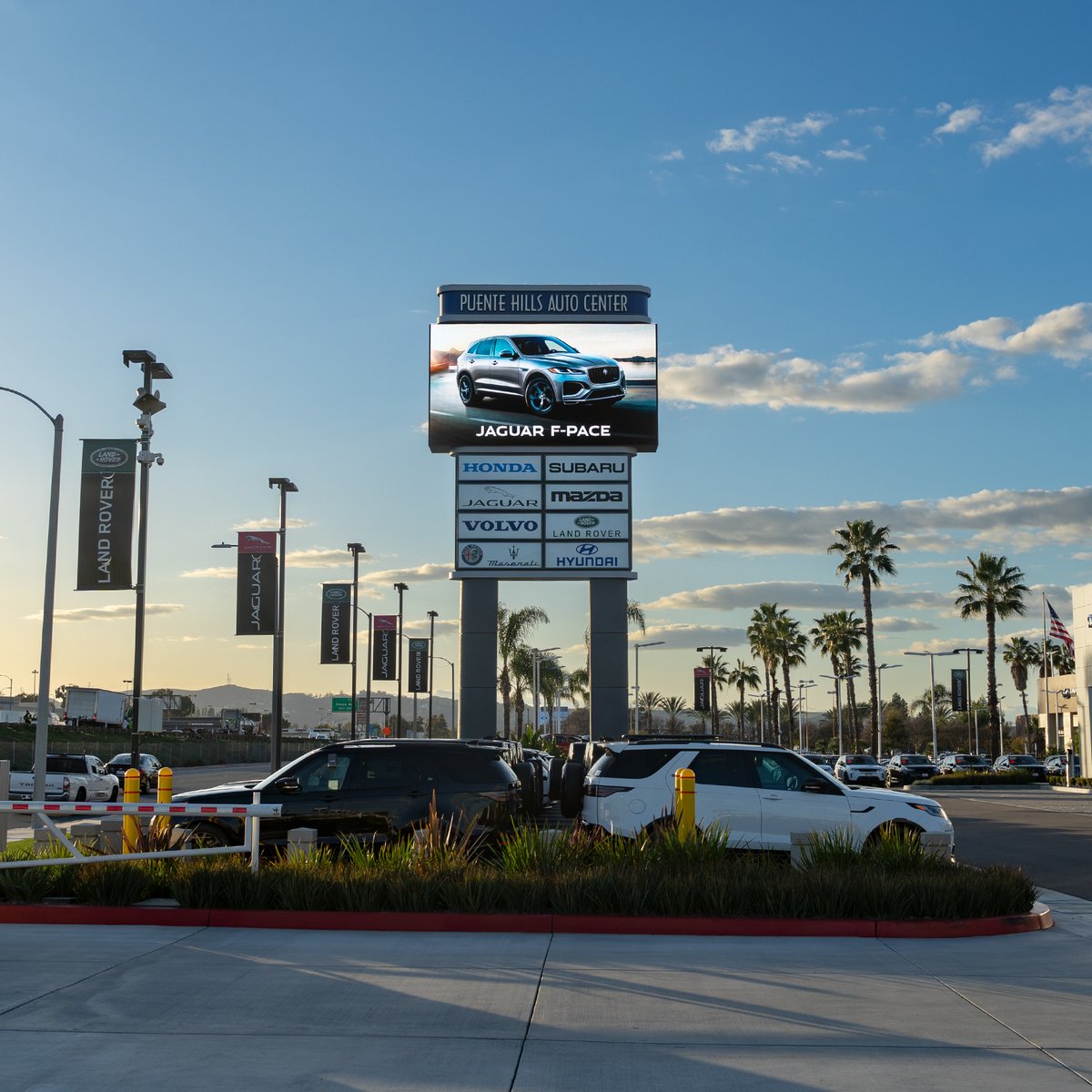 SNAdisplays's tweet image. 16 mm EMPIRE™ Exterior digital billboard just east of Los Angeles. #LED #exteriorsignage #outdoordigital