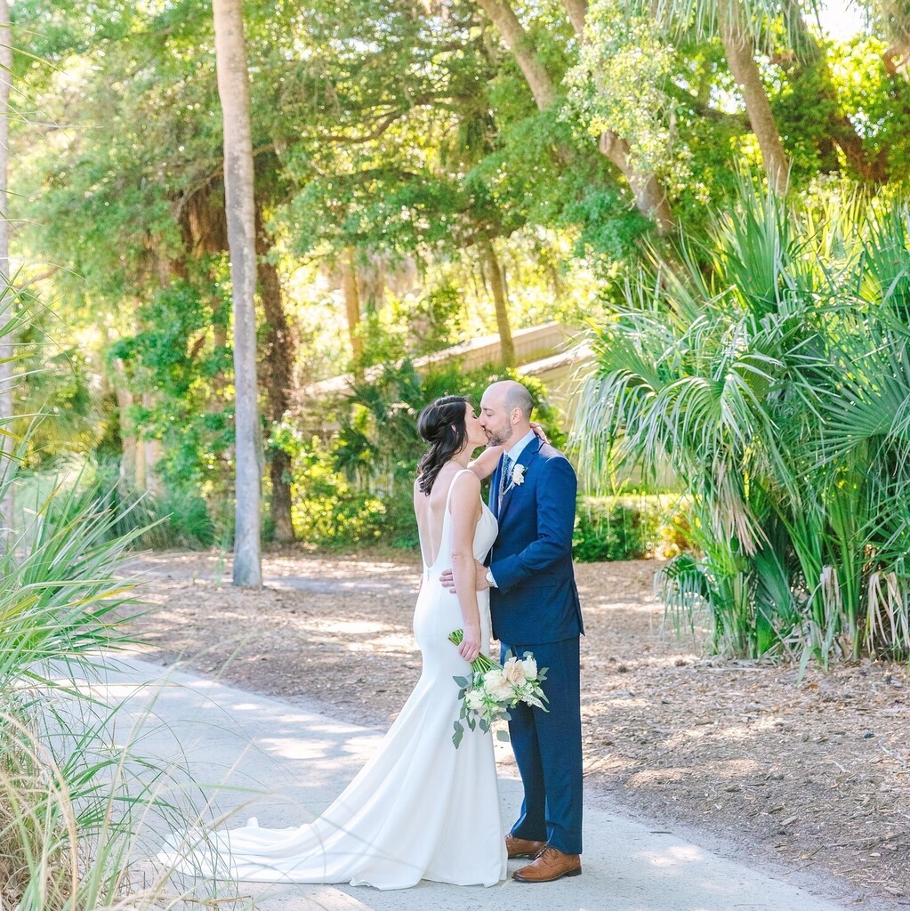 Intimate weddings are so special to me and I am always so honored whenever clients ask me to be a part of their close-knit celebration.  I love meeting their family + friends - the chosen few - who mean the most to them in the world.  I love the laid-bac… instagr.am/p/CrlfiA2tpAD/