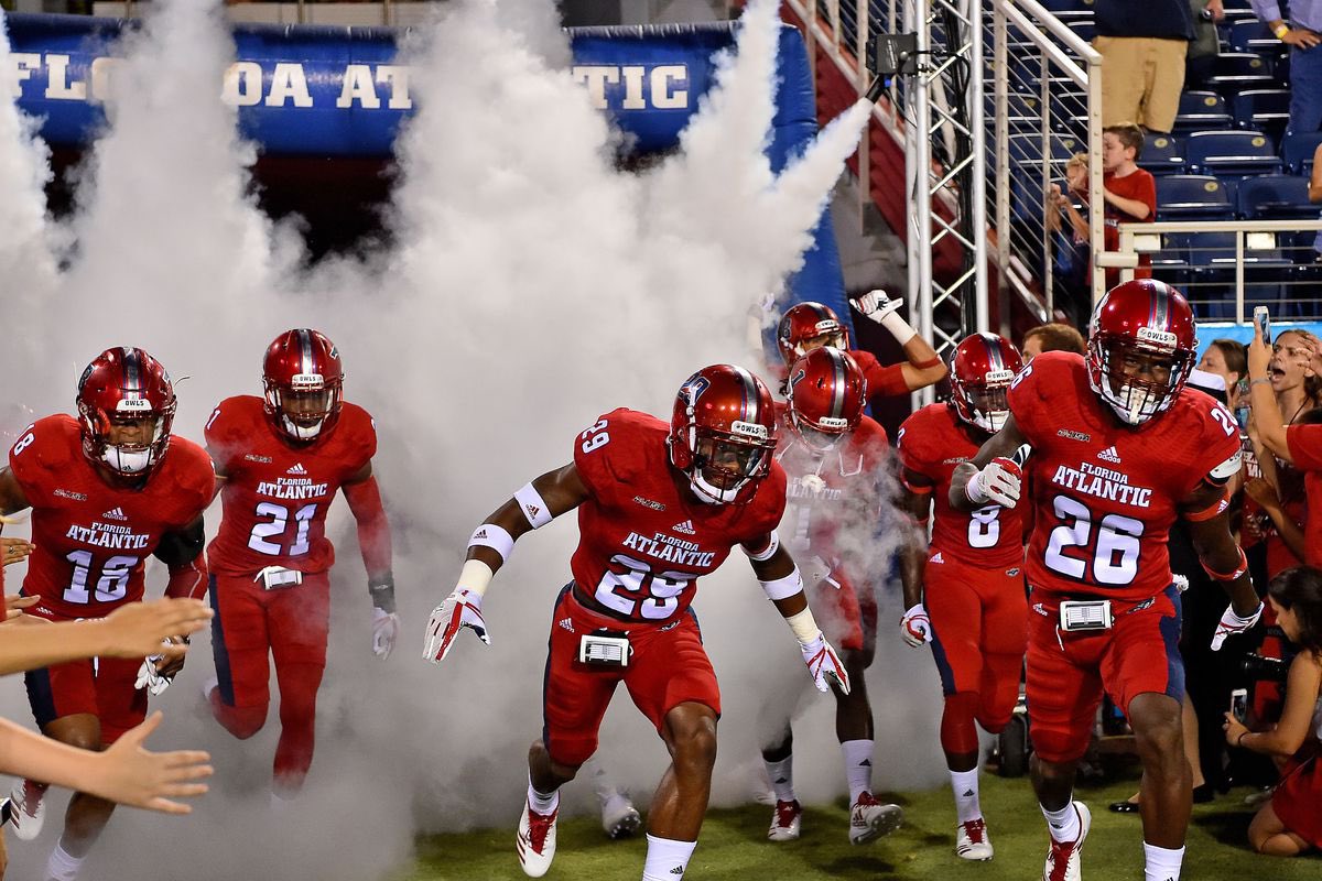Thankful and Appreciative of <a href="/CoachPerk305/">Coach Chris Perkins</a> from <a href="/FAUFootball/">Florida Atlantic Football</a> for the opportunity. First Offer Received! 
@vcastormfb @coachkstew @gradymorrell @coachgriffin07 <a href="/coachgoodrich85/">Elijah Goodrich</a> <a href="/polk_way/">PolkWay</a>
