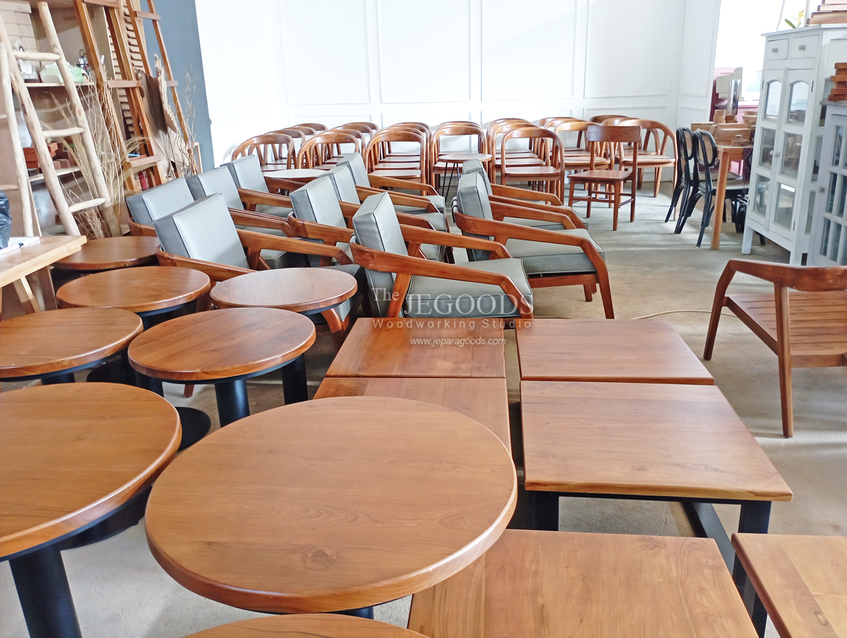 jeparagoods's tweet photo. We manufacturing &amp; supply customized chair and table design for private home, hotel, cafe &amp; commercial spaces. Wood furniture style made of solid teak wood at wholesale price

#IndonesiaFurniture #furnituremanufacturer #livingchair #interiorstyle Dubai #teakwood https://t.co/OX1Y9xPa3m