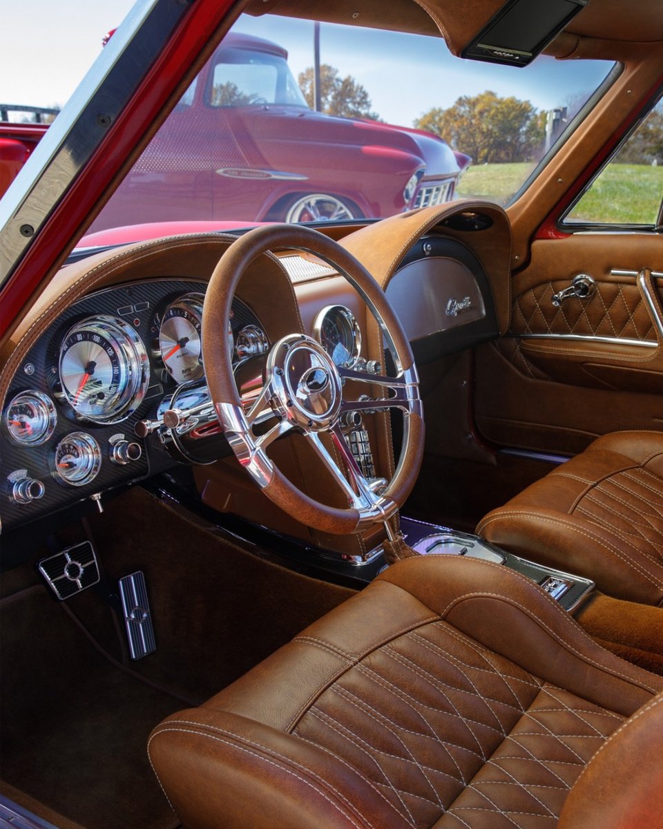 AutoMeter's tweet photo. Which one would you choose: a 1957 Chevy 3100 pickup or a 1963 Corvette?

#musclecar #chevytrucks #truckdaily #c10nation #1963corvette #63corvette https://t.co/UcD9tX1UaA