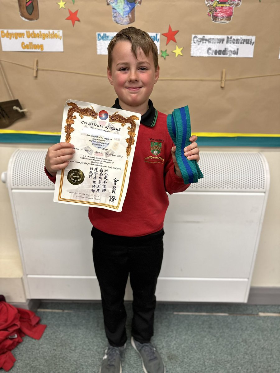 DosbarthTylluan's tweet photo. Llwyddiant ballet, piano, taekwondo a nofio yr wythnos hon⭐️ 
Ballet, piano, taekwondo and swimming success this week ⭐️ Arbennig! @YsgolLlanhari https://t.co/ehVQmaZ4wa