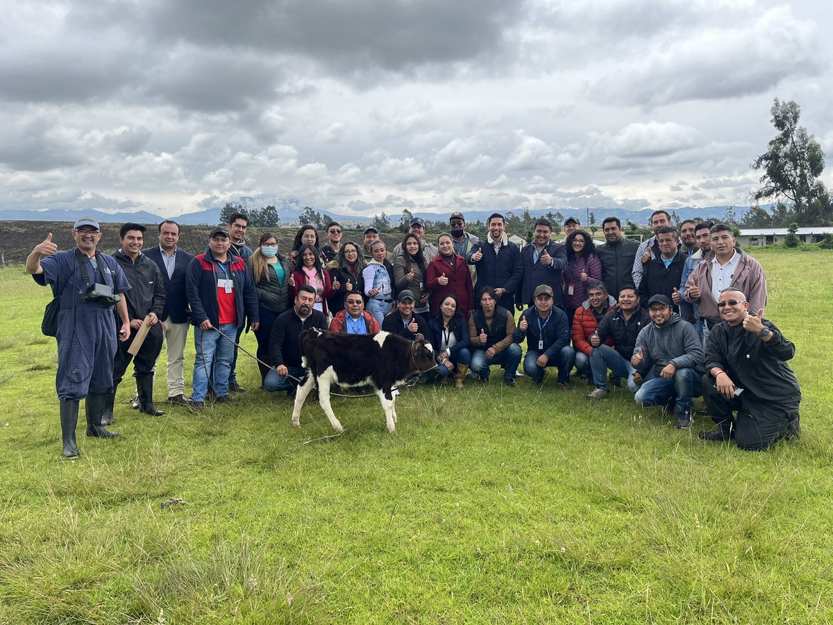 JimmyAvilaJar's tweet photo. En #Carchi, desde la creación del proyecto, se ha beneficiado a más de 7.000 productores, todo esto gracias al gran trabajo de los técnicos. Compartimos con todo el equipo las metas y objetivos para llegar al doble de agricultores y verificamos las asistencias técnicas. #PIATER https://t.co/uGINBePuCN