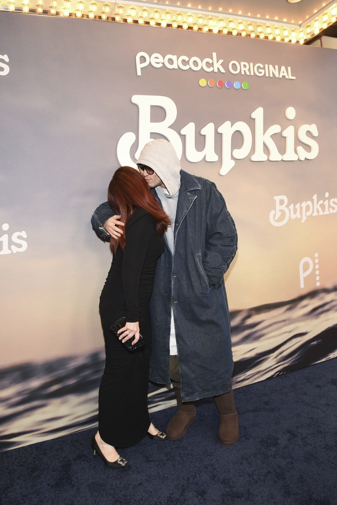 derMauersegler's tweet photo. a kissie for mum
Pete Davidson
Amy Davidson
#PeteDavidson #AmyDavidson #Bupkis https://t.co/aZpeiNo6iD