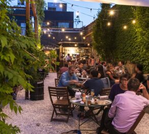 MBRErealestate's tweet image. 14 NYC breweries with outdoor seating  ow.ly/qm6w50NY2RP

#brewsandviews #beergardengoals #drinkoutsidenyc #brewsinthesun #beerunderthestars #nyc #ManhattanBoutiqueRE #realestate #nyc #manhattan #joanbrothers