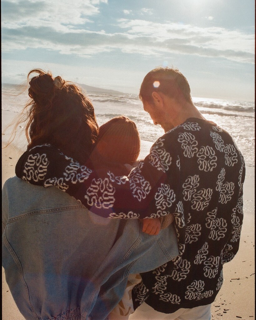 Le_Crime's tweet photo. Photo by @ellaherme with @theosoenen and @santamila_ 

#ellaherme #representedbylecrime #portrait #film #filmphotography #onfilm #120film #kodak  #seaside #familly #child #portraitoffamilly https://t.co/w5jDdpcg8A