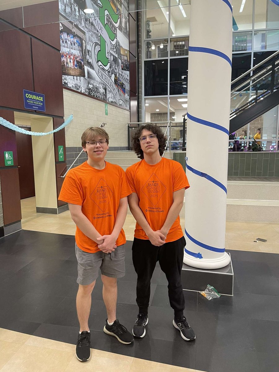 SFMiniTHON's tweet photo. Period 6 came in big numbers! Keep showing the spirit throughout the day and the night! #FTK #PushWeek https://t.co/cssUUy0w0M