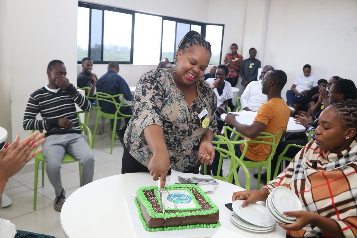 PremierHospKE's tweet image. Thank You to all the laboratory professionals for your dedication, hard work, and commitment to accurately diagnose and treat illnesses. Your unwavering efforts make a significant impact on healthcare and our lives. Happy Medical Laboratory Professionals Week! 
#thefutureislab
