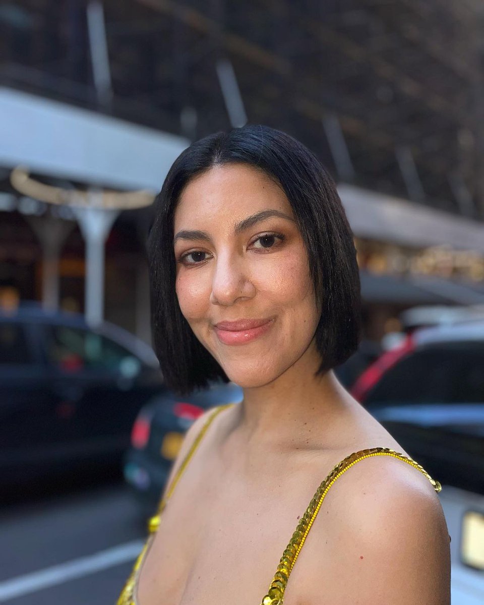 TracieMartyn's tweet photo. The stunning @stephaniebeatriz stopped by for the #RedCarpetFacial 🌟 #TMglow

#traciemartyn #facials #nycfacials #stephaniebeatriz #microcurrent #LED #lighttherapy #cleanskincare #naturalbeauty https://t.co/CfL6nBQKfb