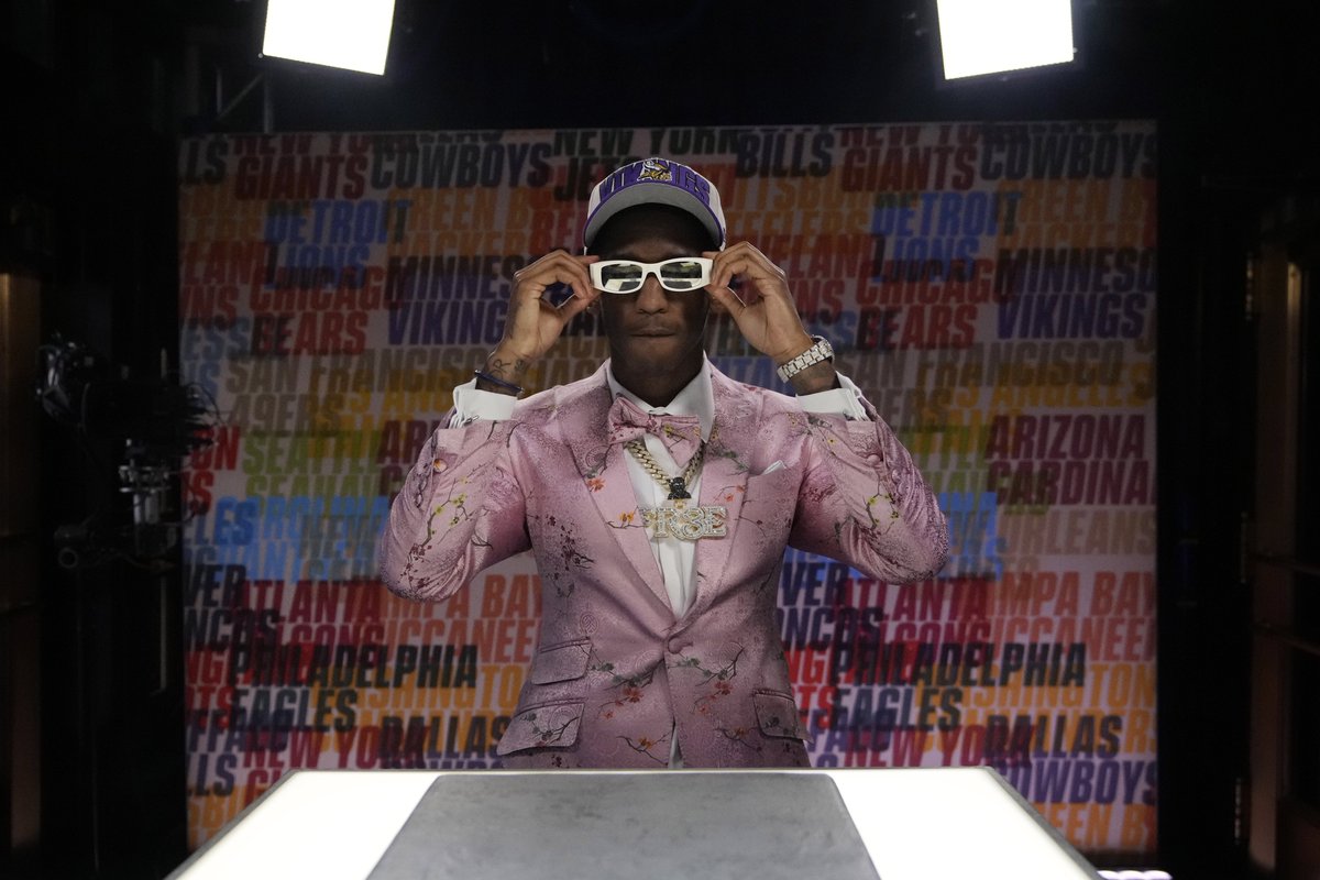 uscfb's tweet photo. That first round feeling! 😎✍️✌️
#SKOL 

#NFLDraft on NFLN/ESPN/ABC https://t.co/5oaFa1AdHR