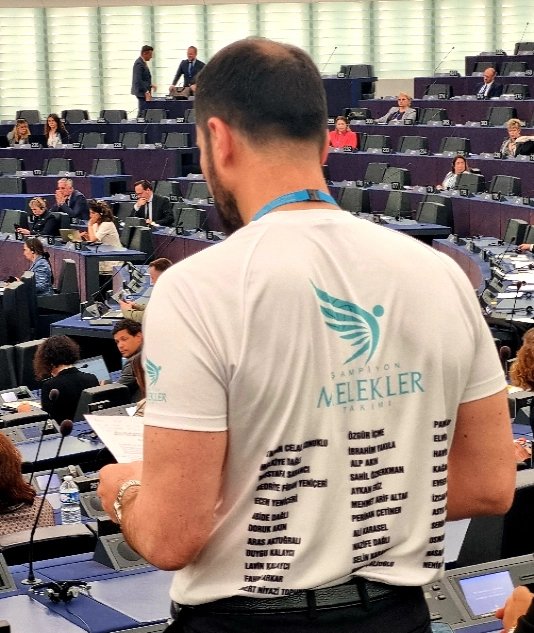 armagancandan's tweet photo. Her platformda çocuklarımız ve ailelerimizin sesi olacağız. Avrupa Parlamentosu'nda gerçekleşen AKPA Genel Kurulu deprem görüşmesinde suçlular cezalandırılana kadar dava süreçlerinin takipçisi olacağımızı vurguladık.
#isiasortakdavamız https://t.co/yJoItsENSW