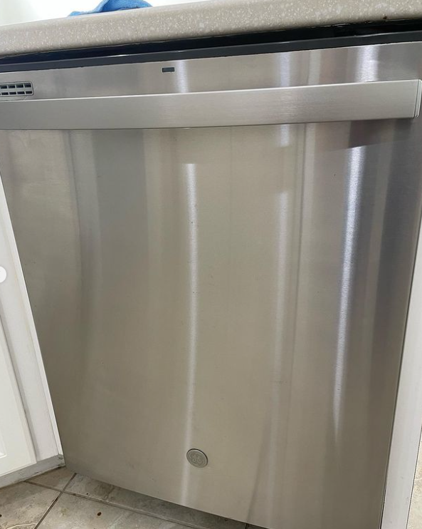 barkeeperfriend's tweet photo. If hard water is streaking your dishwasher, give it the BKF treatment! Native Cleaning Service made this dishwasher SHINE with a bit of BKF love! How is your Kitchen Kleanup going?? 🧐✨🧽🥣🥄 #KitchenKleanup https://t.co/9e92YGgGUv